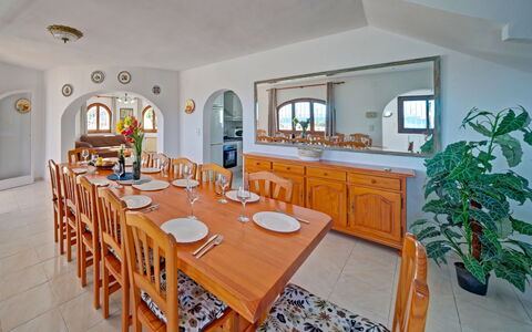 Castillo: Table, Meubles, Plante, Bâtiment, Cabinetry, Chaise, Bois, Cuisine, Table Cuisine Et Salle A Manger, Comptoir