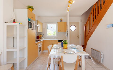 Oscar: Meubles, Propriété, Confort, Bleu Azur, Bois, Textile, Bâtiment, Design Intérieur, Cadre De Lit, Lit