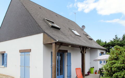 Les Mouettes: Propriété, Maison, Bâtiment, Toit, Domicile, Chalet, Immobilier, Architecture, Façade, Zone Résidentielle