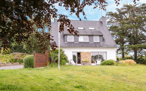 Ker Svea: Plante, Bâtiment, Fenêtre, Arbre, Paysage Naturel, Ciel, Maison, Chalet, Herbe, Zone Résidentielle