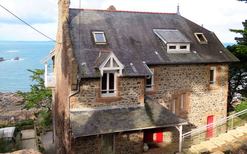 Roch Glaz: Propriété, Maison, Chalet, Toit, Bâtiment, Ciel, Architecture, Village, Côte, Domicile
