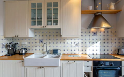 Balade Océane: Cabinetry, Comptoir, Evier, Propriété, Évier, Fenêtre, Cuisine, Cuisinière, Électroménager, Robinet