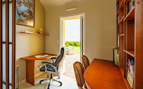 Cassiopée: Meubles, Propriété, Table, Bâtiment, Chaise, Fenêtre, Design Intérieur, Bois, Sol, Sol