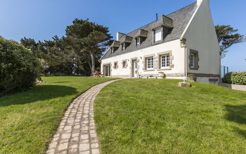 Saint Gonvel: Ciel, Plante, Bâtiment, Propriété, Fenêtre, Maison, Arbre, Lot Terre, Herbe, Zone Résidentielle