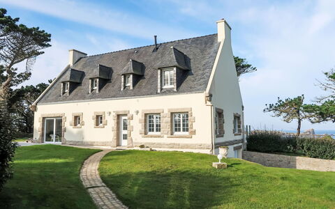 Saint Gonvel: Ciel, Plante, Nuage, Bâtiment, Propriété, Fenêtre, Maison, Arbre, Lot Terre, Herbe