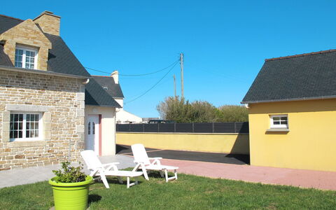 Villa Mor-Eol: Propriété, Maison, Domicile, Chalet, Zone Résidentielle, Bâtiment, Toit, Immobilier, Herbe, Lot Terre