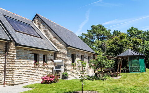 Mestrezec: Plante, Ciel, Nuage, Bâtiment, Fenêtre, Lot Terre, Paysage Naturel, Maison, Arbre, Paysage