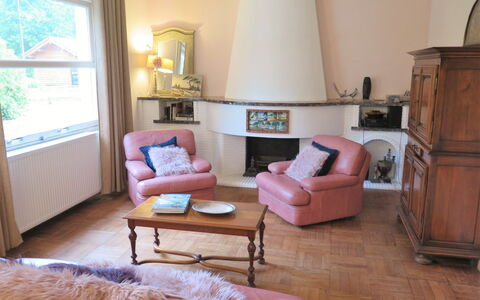 Le Belon: Meubles, Propriété, Table, Canapé, Bleu Azur, Bâtiment, Bois, Confort, Cadre, Salon