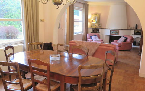 Le Belon: Table, Meubles, Propriété, Chaise, Bâtiment, Bois, Canapé, Design Intérieur, Architecture, Sol
