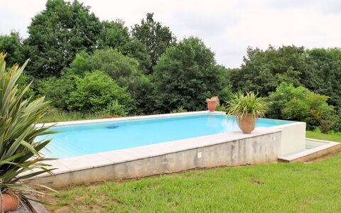 Aucéloun: Piscine, Propriété, Herbe, Arrière-Cour, Loisir, Rectangle, Maison, Immobilier, Cour, Domicile