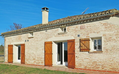 Touzy: Ciel, Bâtiment, Fenêtre, Plante, Porte, Maison, Arbre, Lot Terre, Bois, Chalet