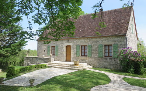La Bergerie de Durand: Plante, Ciel, Propriété, Bâtiment, Fenêtre, Arbre, Maison, Lot Terre, Herbe, Chalet