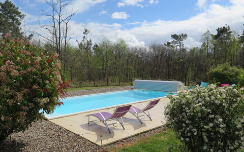 Au Cayroux: Nuage, L'Eau, Plante, Ciel, Piscine, Fleur, Arbre, Ombre, Mobilier De Jardin, Lot Terre