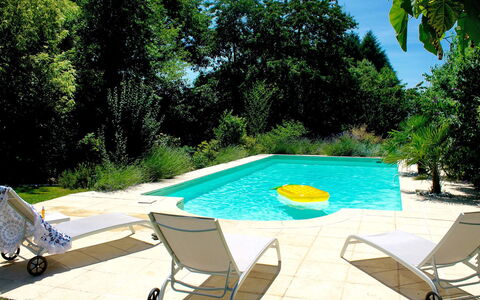 Peuchaud: Plante, L'Eau, Propriété, Meubles, Piscine, Ciel, Table, Bleu Azur, Botanique, Arbre