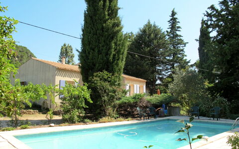La Rouveyrolle: L'Eau, Plante, Ciel, Vert, Bleu Azur, Arbre, Piscine, Ombre, Lot Terre, Herbe
