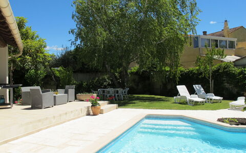 A Qui Sian Ben: Plante, L'Eau, Ciel, Bleu, Bleu Azur, Piscine, Bâtiment, Herbe, Arbre, Ombre