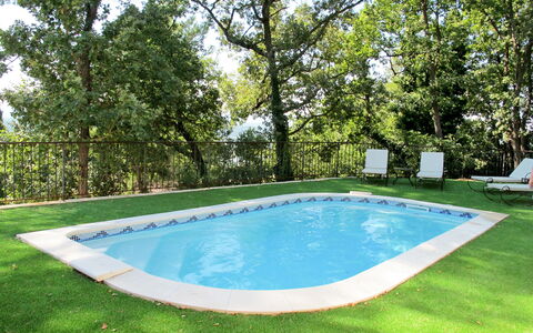 L'Esquirou: L'Eau, Plante, Piscine, Ombre, Rectangle, Arbre, Loisir, Herbe, Composite, Paysage