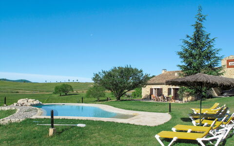 La Princesse: Propriété, Piscine, Paysage Naturel, Maison, Immobilier, Arrière-Cour, Herbe, Lot Terre, Pelouse, Biens