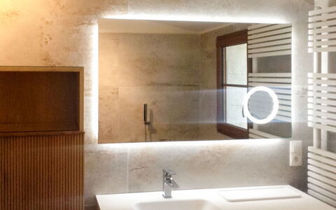 La Princesse: Salle De Bains, Pièce, Propriété, Tuile, Design Intérieur, Mur, Évier, Robinet, Architecture, Sol