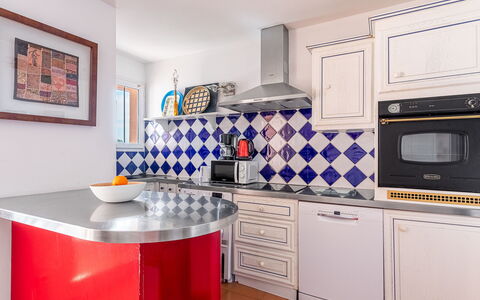 Baie des Lecques: Cuisine, Design Intérieur, Appareil De Cuisine, Principaux Appliance, Sol, Comptoir, Cuisinière, Sol, Le Fourneau, Pièce