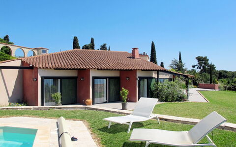 Baie de Bandol: Ciel, Plante, Bâtiment, Propriété, Arbre, Fenêtre, Maison, Design Intérieur, Ombre, Lot Terre