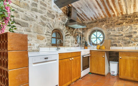 Carpanel: Comptoir, Cabinetry, Propriété, Meubles, Robinet, Évier, Appareil De Cuisine, Bois, Cuisine, Design Intérieur