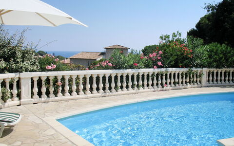 Botteri: Piscine, Propriété, Vacances, Recours, Loisir, Immobilier, Bâtiment, Bleu Azur, Maison, Villa