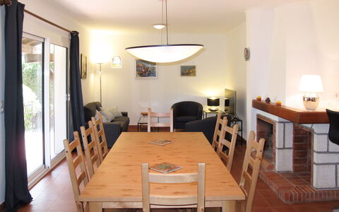 La Vaquinière: Pièce, Propriété, Salle À Manger, Sol, Meubles, Bâtiment, Parquet, Design Intérieur, Maison, Table