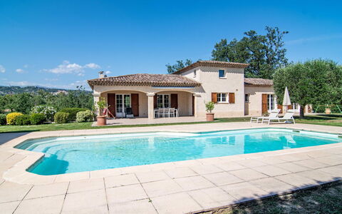 Villa Gaïa: L'Eau, Ciel, Propriété, Plante, Bâtiment, Piscine, Bleu Azur, Arbre, Rectangle, Maison