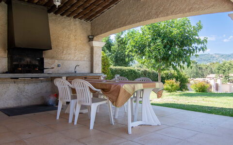 Villa Gaïa: Plante, Meubles, Table, Propriété, Chaise, Ombre, Bois, Design Intérieur, Mobilier De Jardin, Bâtiment