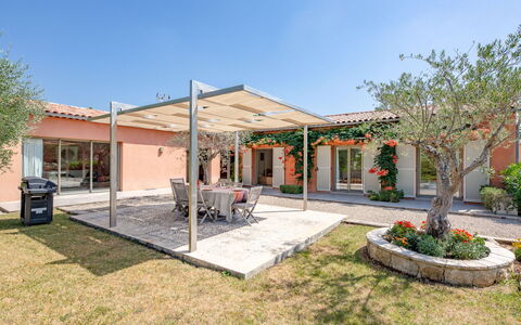 Arbelle: Plante, Propriété, Ciel, Arbre, Ombre, Lot Terre, Maison, Bâtiment, Paysage, Design Urbain