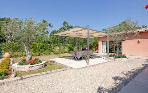 Arbelle: Plante, Ciel, Bâtiment, Ombre, Lot Terre, Arbre, Surface De La Route, Maison, Loisir, Paysage