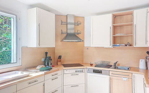 Olivier: Cuisine, Appareil De Cuisine, Comptoir, Cabinetry, Principaux Appliance, Bois, Meubles, Design Intérieur, Sol, Evier