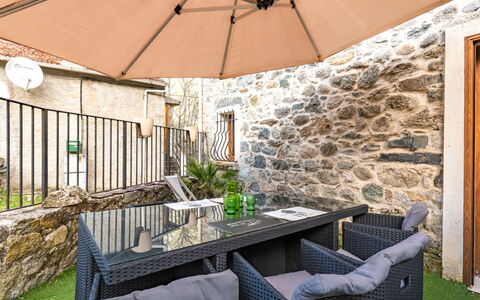 Migone de Sampolo: Meubles, Bâtiment, Plante, Propriété, Table, Pot De Fleur, Plante D'Appartement, Ombre, Mobilier De Jardin, Chaise