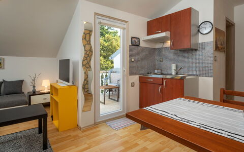 Mikac: Pièce, Propriété, Meubles, Sol, Bâtiment, Design Intérieur, Parquet, Dur, Jaune, Maison