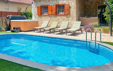 Mikac: L'Eau, Plante, Propriété, Bâtiment, Fenêtre, Piscine, Bleu, Bleu Azur, Vert, Mobilier De Jardin