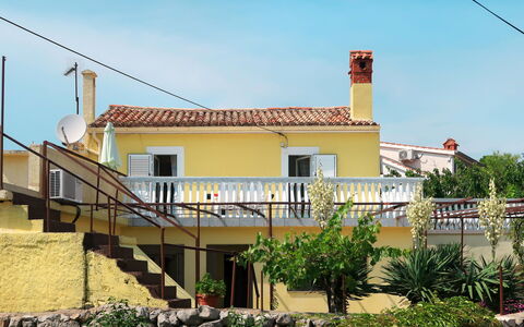 Mateja: Plante, Ciel, Bâtiment, Propriété, Fenêtre, Maison, Lot Terre, Arbre, Quartier
