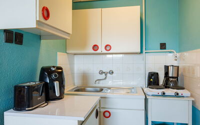 Gagarin 1 (Maf136) 703.3: Cuisine, Appareil De Cuisine, Principaux Appliance, Comptoir, Design Intérieur, Évier, Evier, Sol, Luminaire Plomberie, Robinet