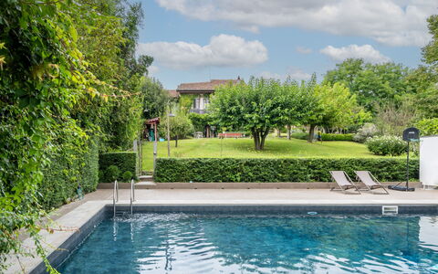Dei Ciliegi: L'Eau, Ciel, Plante, Nuage, Paysage Naturel, Arbre, Piscine, Herbe, Loisir, Composite