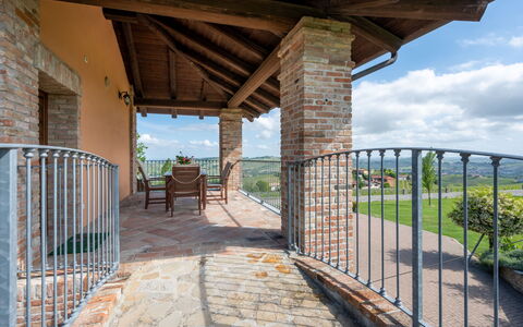 Antica Cascina: Propriété, Plante, Ciel, Bois, Ombre, Nuage, Clôture, Bâtiment, Zone Résidentielle, Paysage