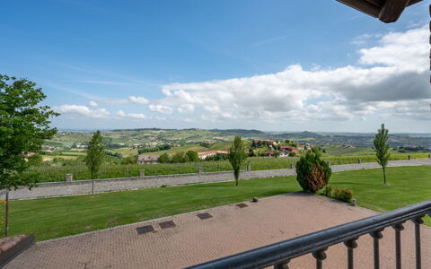 Antica Cascina: Ciel, Nuage, Propriété, Plante, Arbre, Clôture, Ombre, Architecture, Lot Terre, Herbe