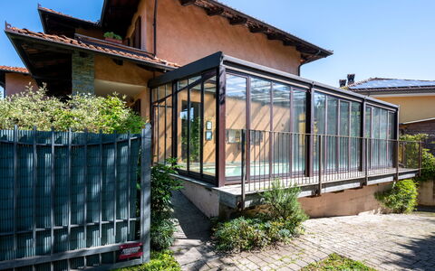 I Briganti: Plante, Ciel, Bâtiment, Fenêtre, Maison, Ombre, Bois, Porte, Zone Résidentielle, Façade