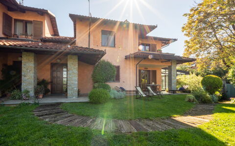 I Briganti: Plante, Bâtiment, Ciel, Propriété, Fenêtre, Vert, Maison, Arbre, Lot Terre, Porte