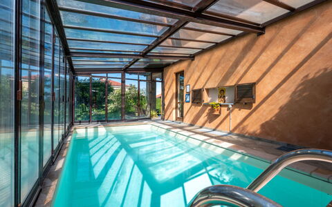 I Briganti: L'Eau, Plante, Meubles, Bâtiment, Piscine, Bleu Azur, Ombre, Chaise, Fenêtre, Loisir