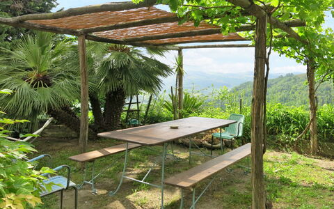 La Rovere: Réserve Naturelle, Botanique, Pergola, Table, Ombre, Pavillon, Arrière-Cour, Arbre, Meubles, Maison