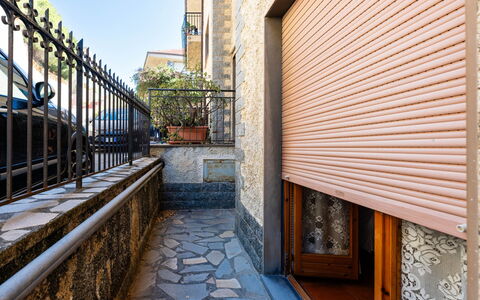 Il Nido: Chalet, Lot Terre, Cabane En Rondins, Rive, Réservoir, Cabanon, Batiments Jardin, Du Son, Des Bois