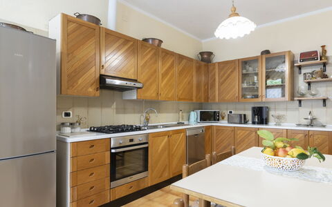 Irma: Comptoir, Cabinetry, Meubles, Bâtiment, Cuisine, Cuisinière, Évier, Appareil De Cuisine, Bois, Design Intérieur
