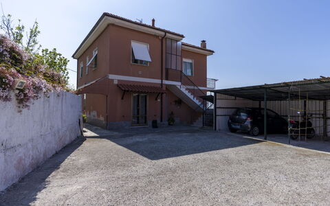 Carleadri: Ciel, Propriété, Fenêtre, Bâtiment, Surface De La Route, Asphalte, Immobilier, Façade, Paysage, Maison