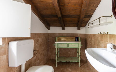 Mulino du Pie (Slr120): Baignoire, Propriété, Luminaire Plomberie, Salle De Bains, Bois, Design Intérieur, Éclairage, Robinet, Architecture, Sol