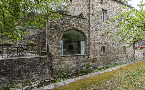 Mulino du Pie (Slr120): Plante, Fenêtre, Arbre, Paysage Naturel, Zone Rurale, Herbe, Brique, Façade, Mur De Pierre, Chalet